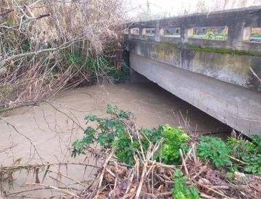 Κρήτη: Συνεχίζονται οι έρευνες για τους τέσσερις αγνοούμενους - Δύσκολο το έργο της Πυροσβεστικής (φωτο)
